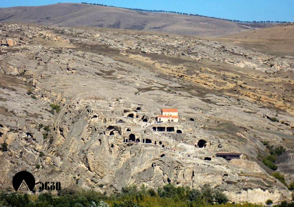 უფლისციხის ხედი ქვახვრელის კომპლექსიდან