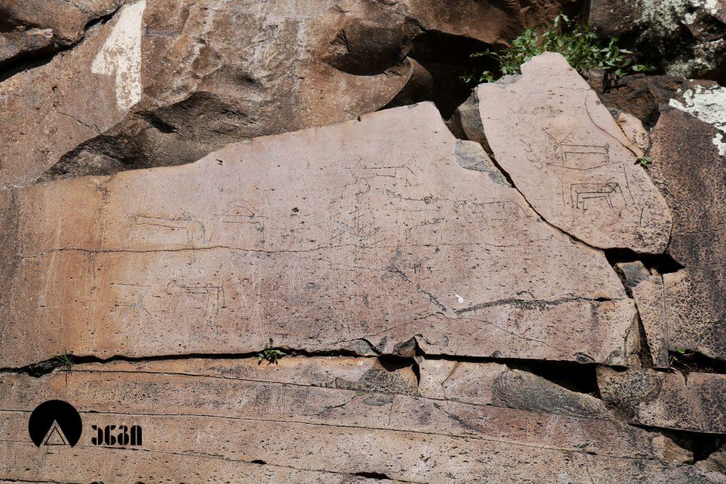 თრიალეთის პეტროგლიფები