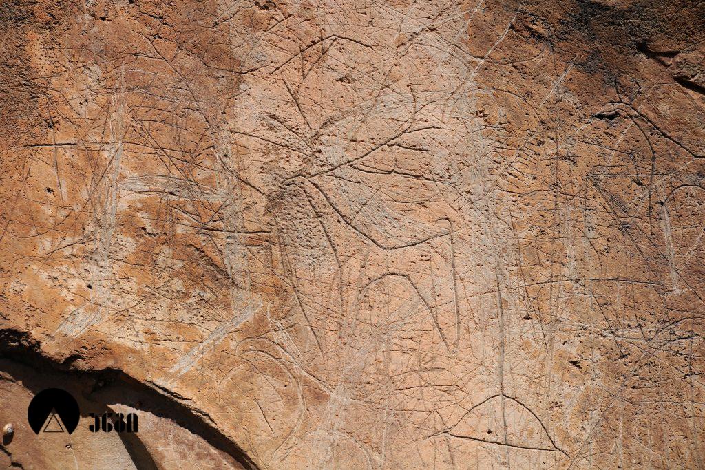 თრიალეთის პეტროგლიფები