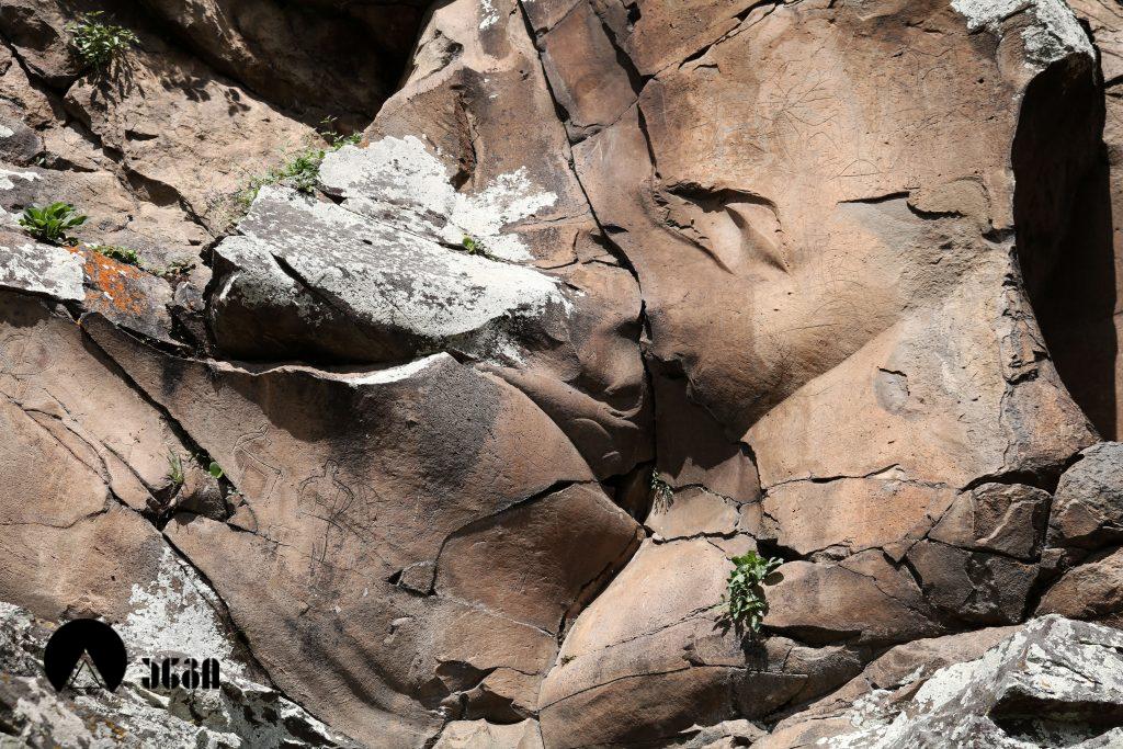 თრიალეთის პეტროგლიფები