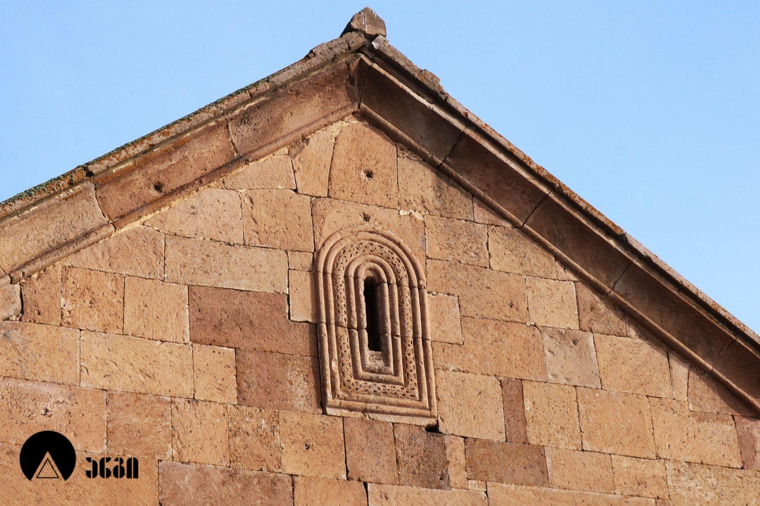 საღამოს X საუკუნის დარბაზული ეკლესია