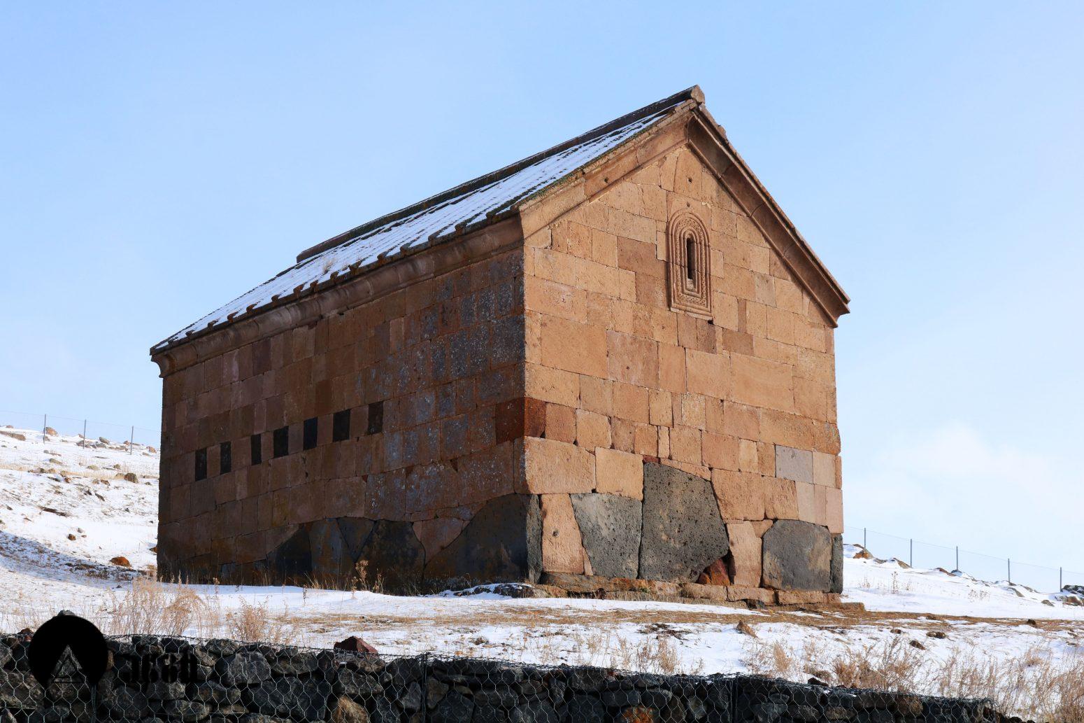 საღამოს X საუკუნის დარბაზული ეკლესია