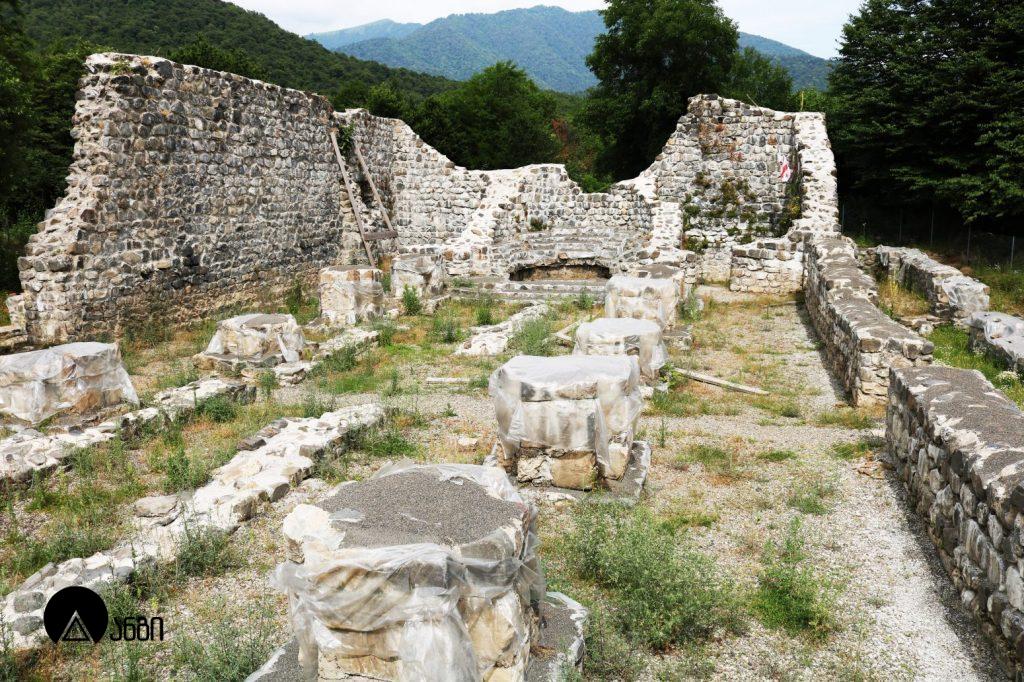 დოლოჭოპის სატაძრო კომპლექსი