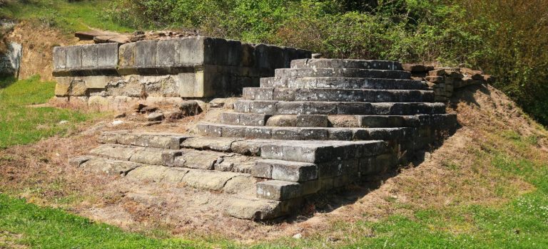 ვანის ნაქალაქარი (ვანის არქეოლოგიური მუზეუმი) ვანის ნაქალაქარი (ვანის არქეოლოგიური მუზეუმი)