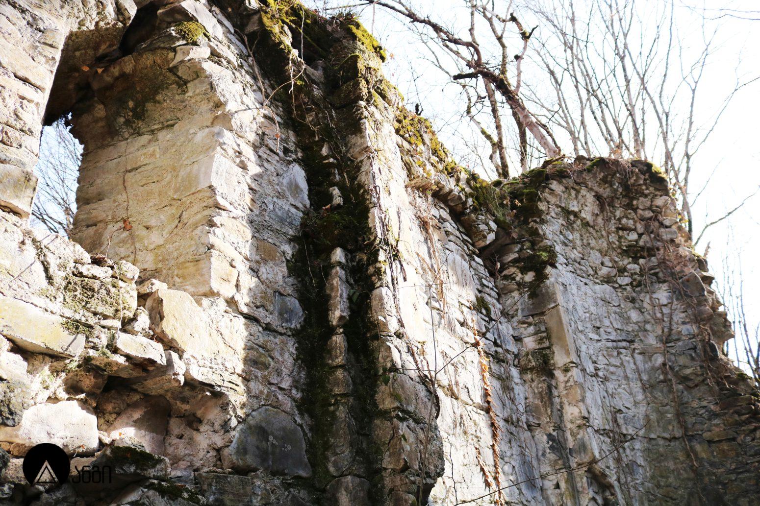 ლეჩურის ღვთისმშობლის ეკლესია ("ადგილის დედა")