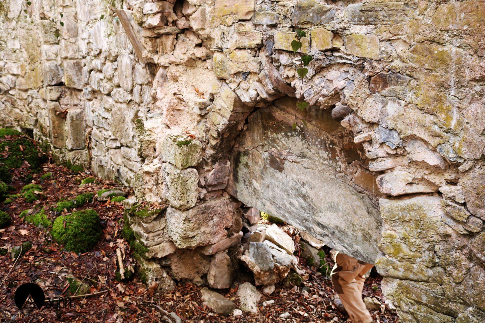 ლეჩურის ღვთისმშობლის ეკლესია ("ადგილის დედა")