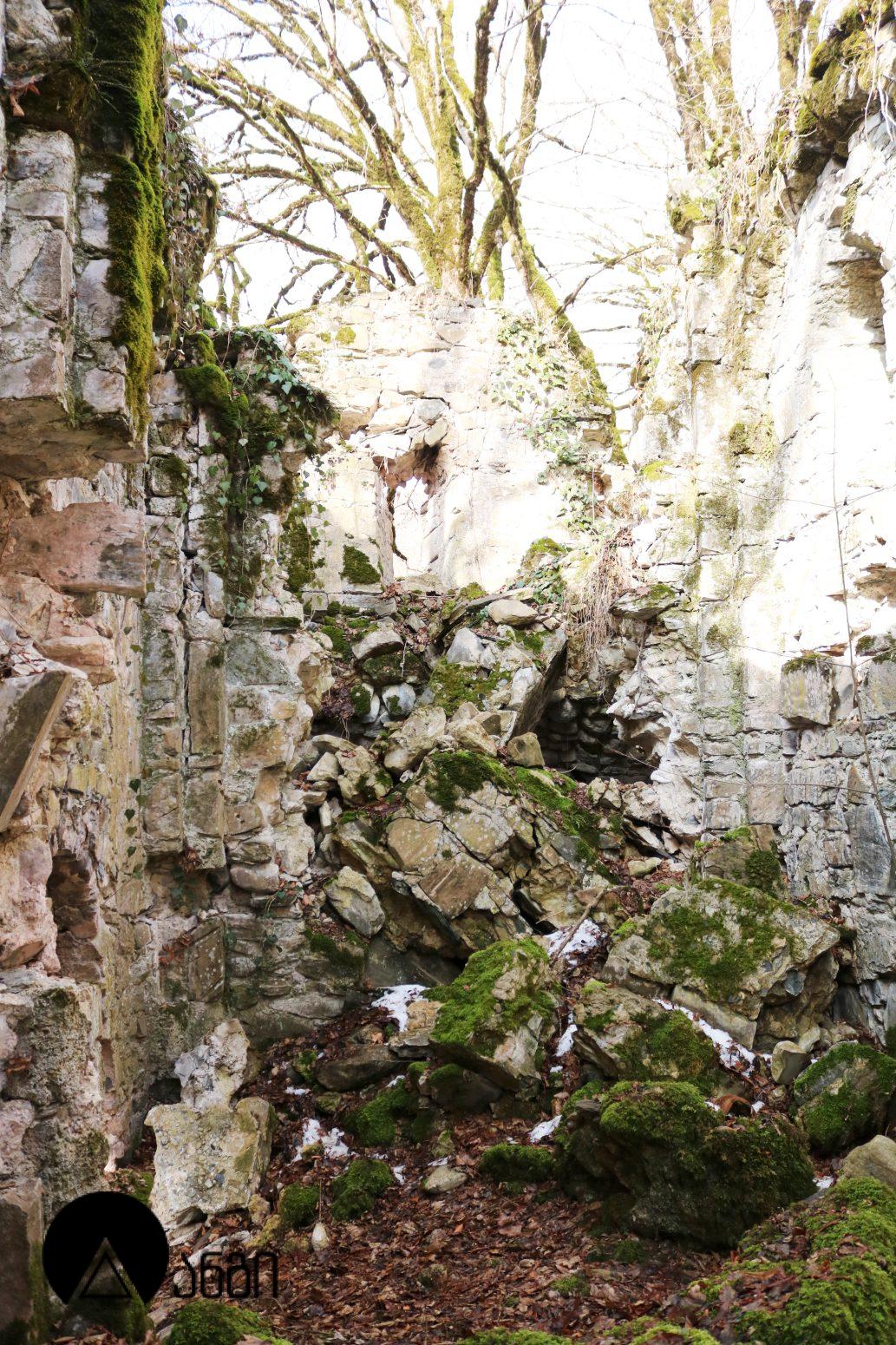 ლეჩურის ღვთისმშობლის ეკლესია ("ადგილის დედა")