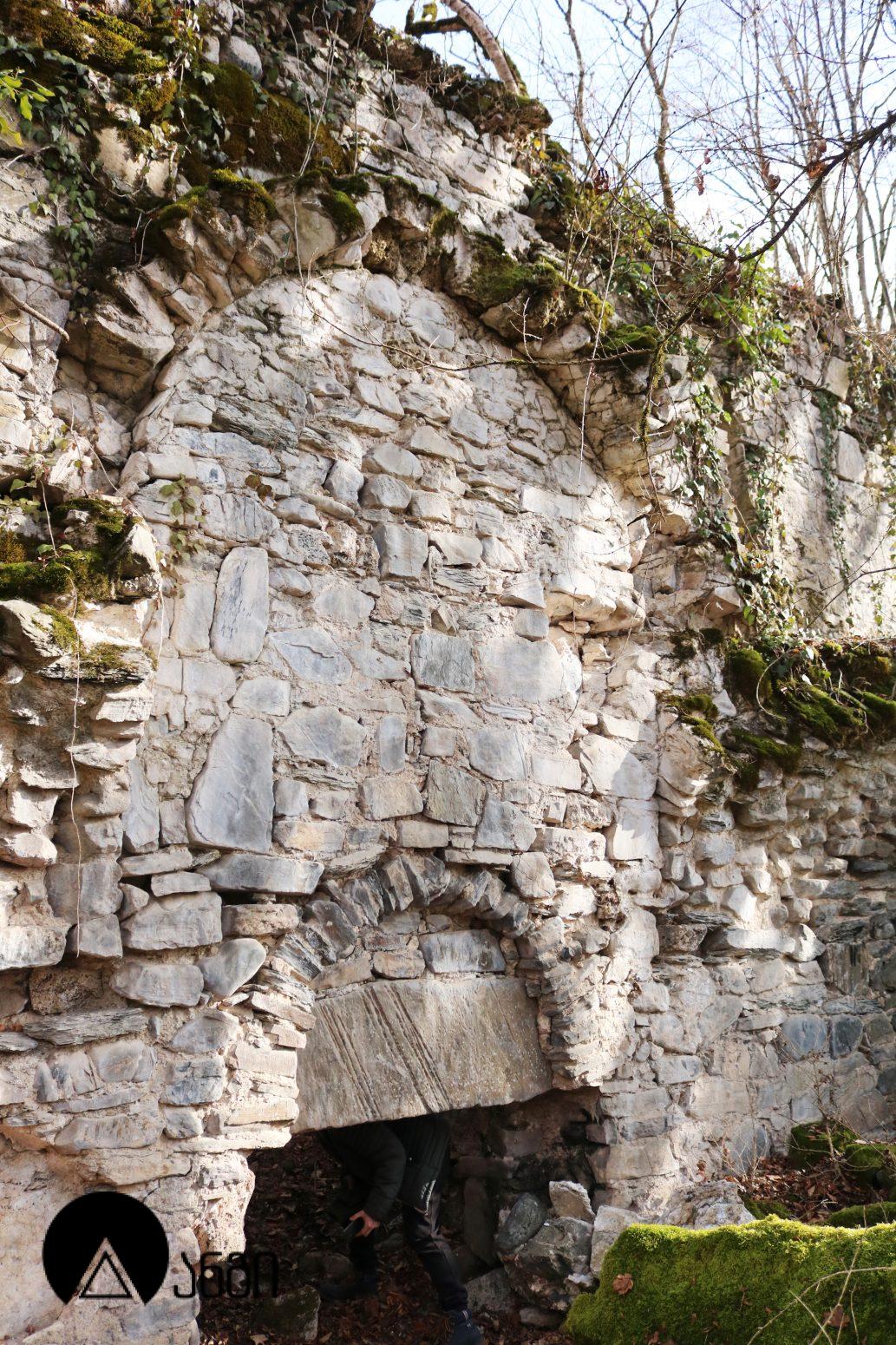 ლეჩურის ღვთისმშობლის ეკლესია ("ადგილის დედა")