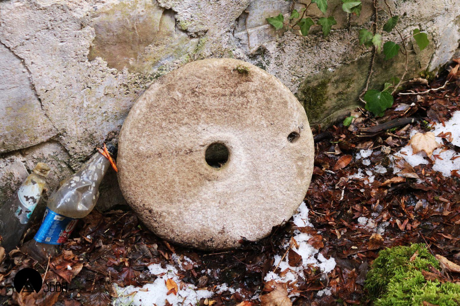 ლეჩურის ღვთისმშობლის ეკლესია ("ადგილის დედა")