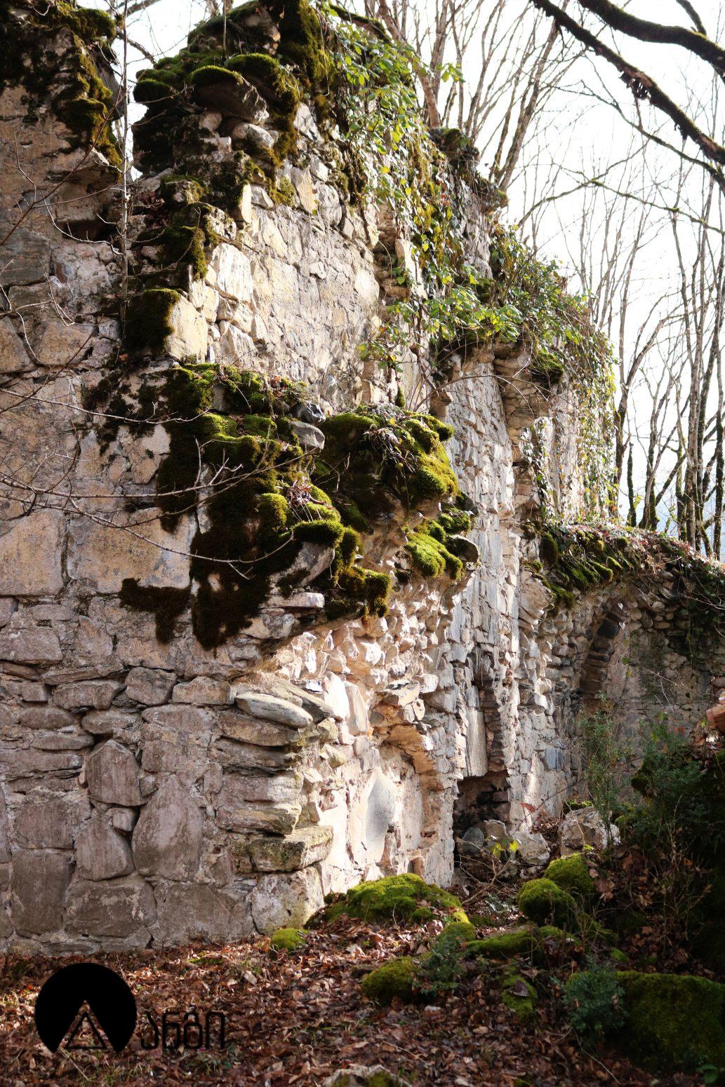 ლეჩურის ღვთისმშობლის ეკლესია ("ადგილის დედა")