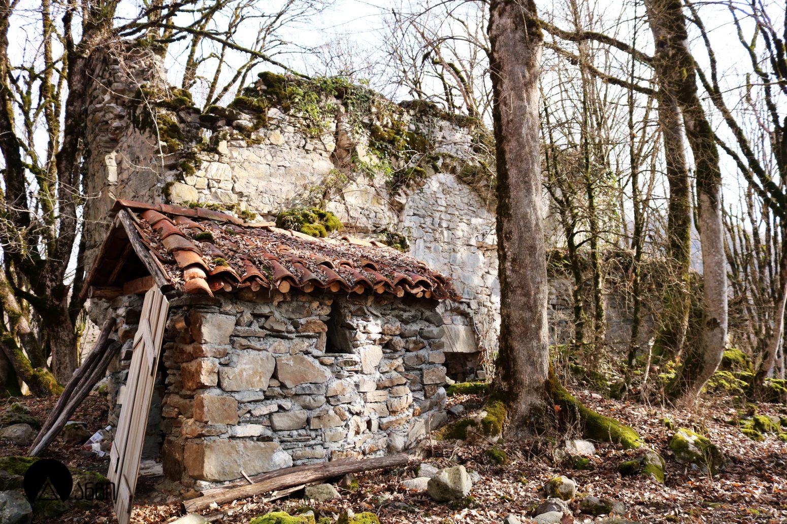 ლეჩურის ღვთისმშობლის ეკლესია ("ადგილის დედა")